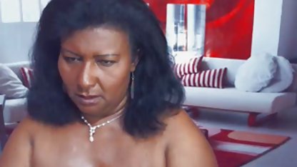 Бела се съблича пред уеб камера и изсмуква секс с български жени вибратор
