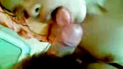 Един човек се чука в путка красавица с задник щепсел български порно филми в задника