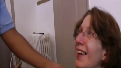 Два българско порно безплатно жребеца дръпнаха секси блондинка в офиса