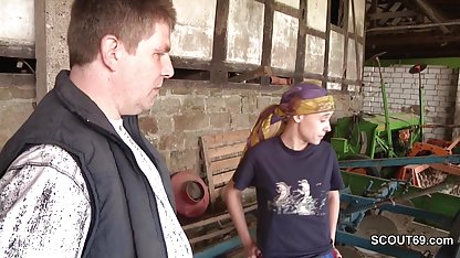 Стройната Дария даде свирка на човек и се отдаде български секс порно на него