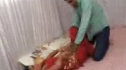 Пич в шапка грубо български секс видео чука младо момиче