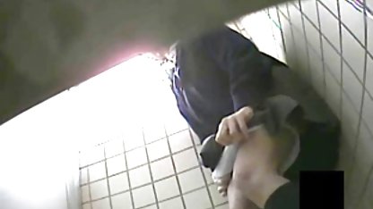 Кендъл се радва на мастурбацията на българско порно видео приятелката
