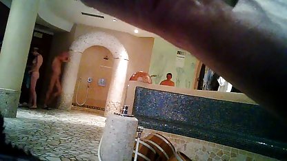 Алиса усърдно смуче петел на български секс порно гаджето си