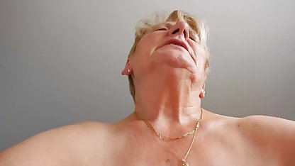 Диван секс bilgarski seks с млад учител