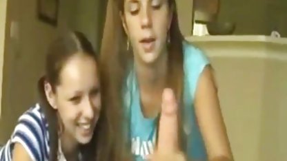 Дева bilgarski sex в чорапи задоволява себе си