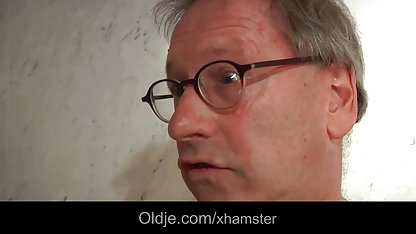 Лесбийки облизват путката на бебето секс с български циганки от фалшива шофьорска школа