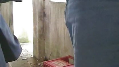 Зрелият български секс клипчета джок вмъкна тежък хуй на бюст молдушка в сесия