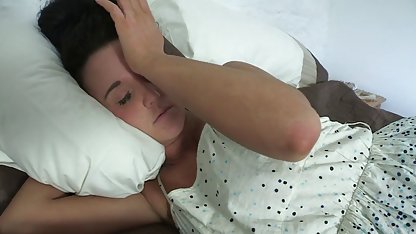 Зрителите ebane na balgarki на порно чата се отдават на съзерцание на разкошен модел на дупето