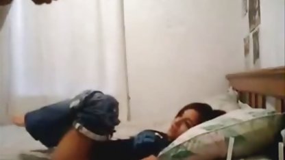 Два жребца родиха тънко bilgarski sex момиче за секс