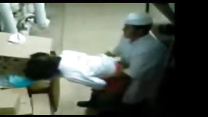 Руски пич хвърли фалуса в мокра български аматьорски секс дупка
