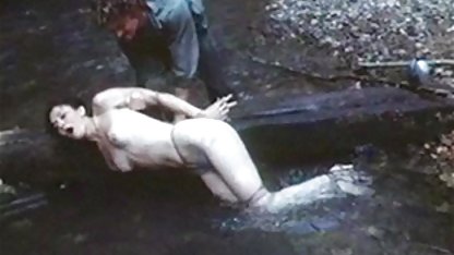 Петербургската блондинка Джулия умело дава sex s balgarki свирка