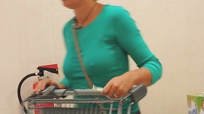 Мама порно клипове български донесе страшна кучка за секс с небрежния си син