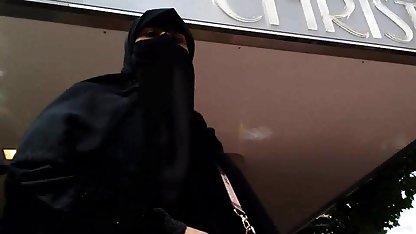 Седнал на главата български аматьорски секс на човек с задник, мацката му се надига високо